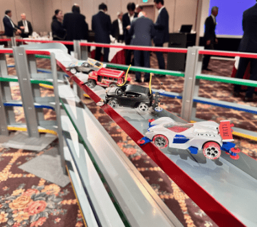 製造業による、自社技術を組み込んだこだわりのミニ四駆